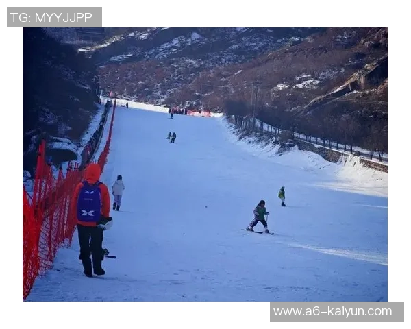吉林滑雪场整装待发迎候新雪季(2) 吉林滑雪场整装待发迎候新雪季(2)